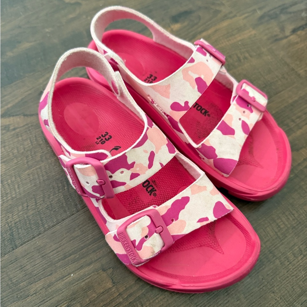 Kids Birkenstock Pink Camo Sandals, size 33